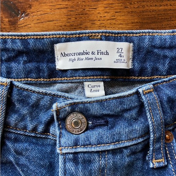 Abercrombie & Fitch Curve Love High Rise Mom Jean Dark Wash - Size 27 / 4r - Picture 3 of 5